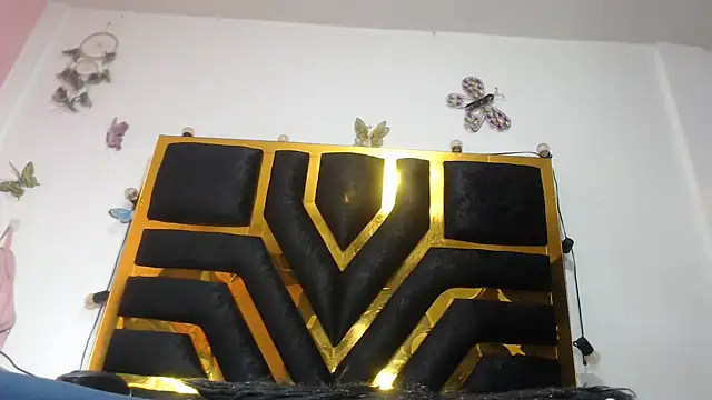 Helennahot online show from October 2025 06:30:01 PM