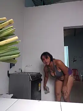 Snapshot of Bellota_22_Fuckme chatting on November 2025 03:35:01 PM Bellota 22 Fuckme online show from November 2025 03:35:01 PM