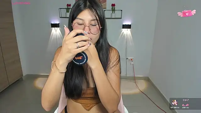 emily villamil online show from October 2025 09:04:02 PM