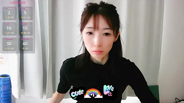 Snapshot of Love_me_Eri_ chatting on October 2025 04:04:02 AM Love me Eri online show from October 2025 04:04:02 AM