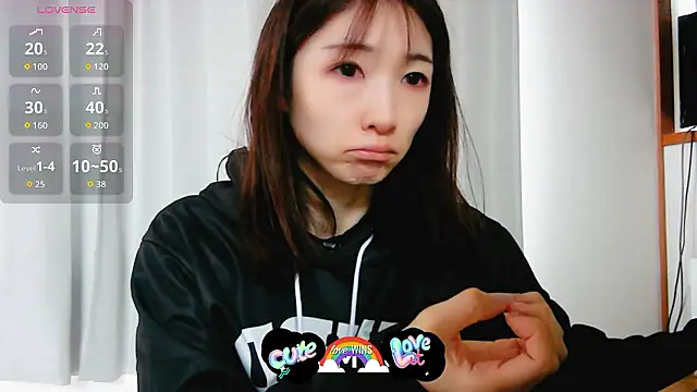 Snapshot of Love_me_Eri_ chatting on November 2025 01:04:02 AM Love me Eri online show from November 2025 01:04:02 AM