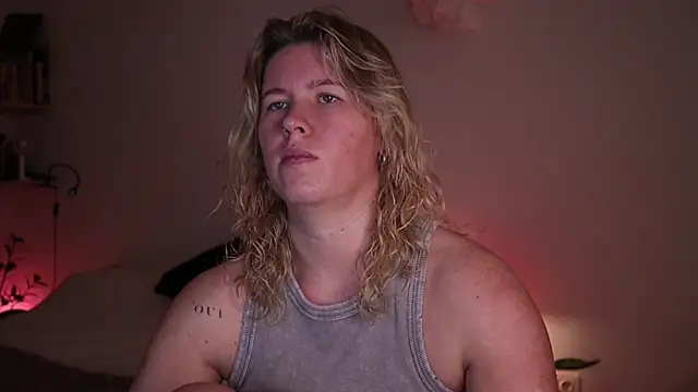 moonamii online show from October 2025 08:40:02 PM