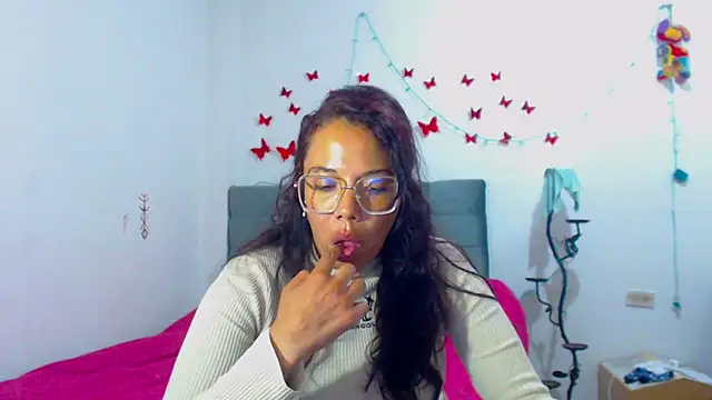 AmaraRoberts420 online show from March 2025 10:37:01 PM
