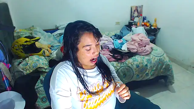 Snapshot of AmaraRoberts420 chatting on October 2025 02:12:01 AM AmaraRoberts420 online show from October 2025 02:12:01 AM