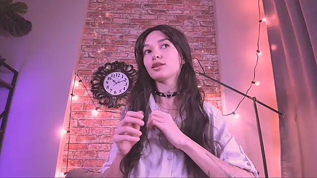 Snapshot of VivianLy_ chatting on November 2025 12:16:01 PM VivianLy online show from November 2025 12:16:01 PM