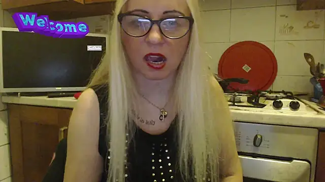 martachatte online show from February 2025 08:09:02 PM