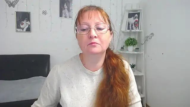 VanessaHotts online show from October 2025 05:05:01 AM