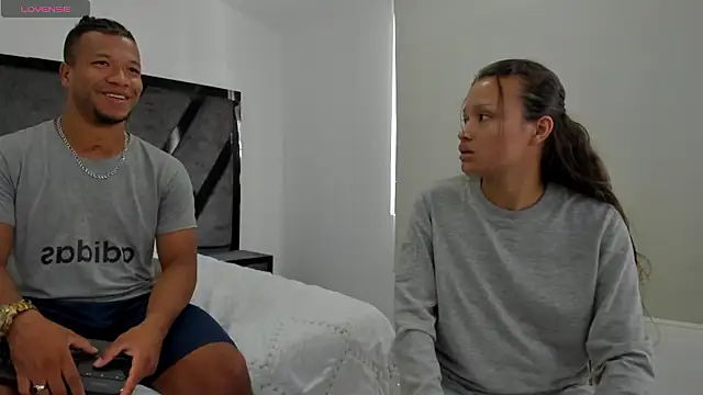 AnnieAndStefan online show from December 2024 12:49:01 PM