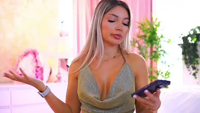 Snapshot of ArtTeasee chatting on September 2025 09:03:02 AM ArtTeasee online show from September 2025 09:03:02 AM