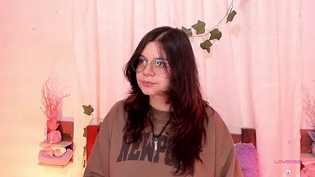 Snapshot of Mey_moon chatting on February 2025 08:20:02 PM Mey moon online show from February 2025 08:20:02 PM