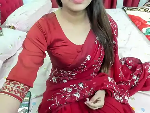 AttractiveQueen2002 online show from December 2024 03:47:02 PM