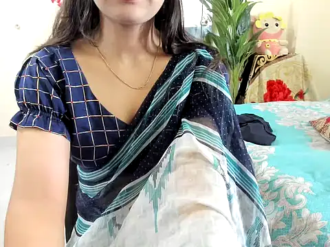 AttractiveQueen2002 online show from September 2025 08:44:01 PM