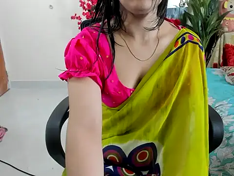 AttractiveQueen2002 online show from September 2025 09:04:01 PM