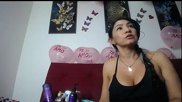 luzcastillo07 online show from February 2025 12:03:01 AM