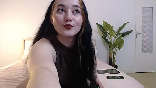 Crystal-dreamt online show from December 2024 09:28:02 AM