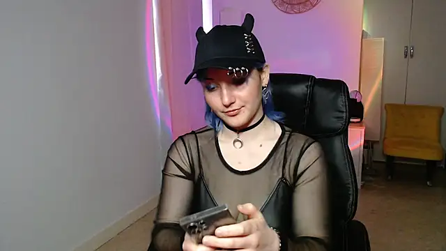 Snapshot of Crystal-dreamt chatting on November 2025 01:22:02 PM Crystal-dreamt online show from November 2025 01:22:02 PM