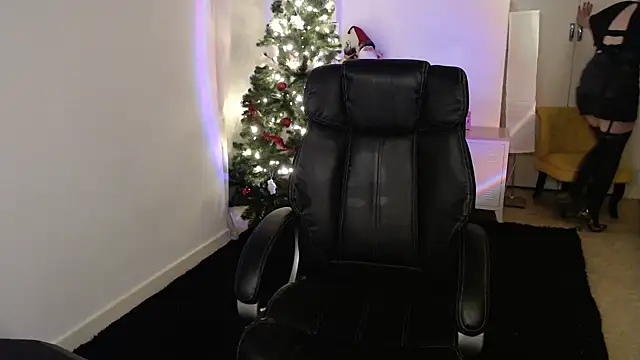 Snapshot of Crystal-dreamt chatting on November 2025 09:52:01 AM Crystal-dreamt online show from November 2025 09:52:01 AM