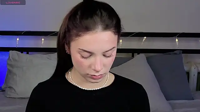 sinthiaroze online show from October 2025 05:25:01 PM