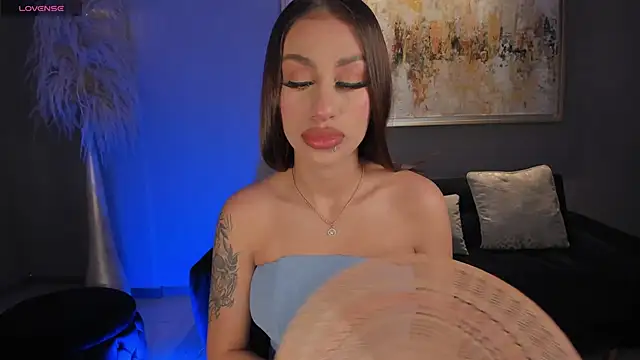 DannaCruz online show from December 2024 07:05:01 PM