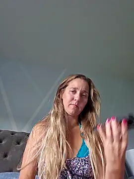 SkyelarSommer online show from October 2025 02:14:01 PM