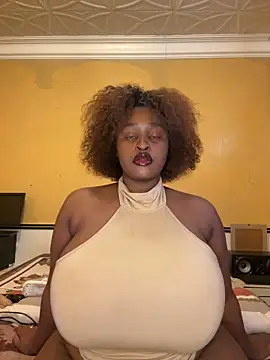 Snapshot of KnockoutBestie chatting on October 2025 02:17:02 PM KnockoutBestie online show from October 2025 02:17:02 PM