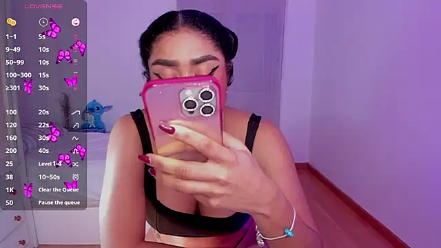 Snapshot of briana_walker chatting on March 2025 06:43:02 PM briana walker online show from March 2025 06:43:02 PM