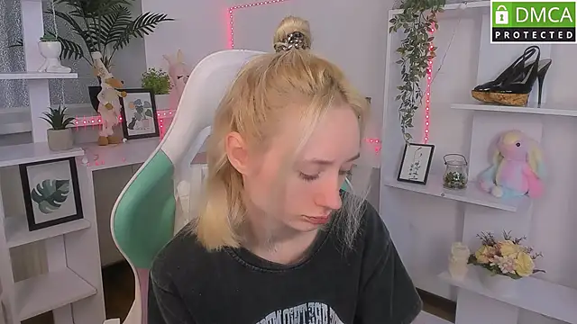 Katia Kim online show from October 2025 05:40:01 AM