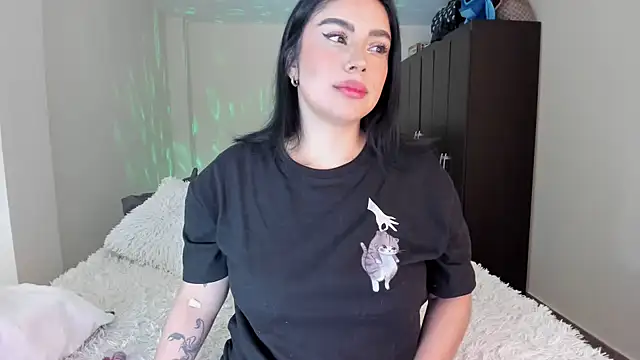 Snapshot of rosalie_lust chatting on February 2025 03:31:02 AM rosalie lust online show from February 2025 03:31:02 AM