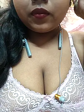 Sophiaboudi online show from February 2025 05:46:02 PM