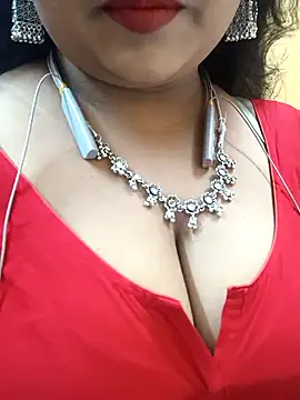 Sophiaboudi online show from September 2025 06:00:01 PM