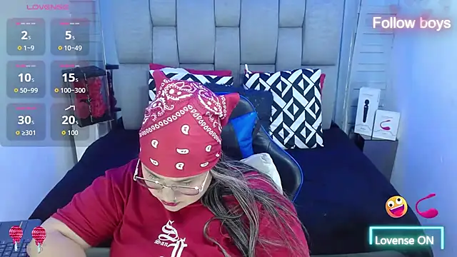 Snapshot of evelin_zaens chatting on October 2025 04:24:02 AM evelin zaens online show from October 2025 04:24:02 AM