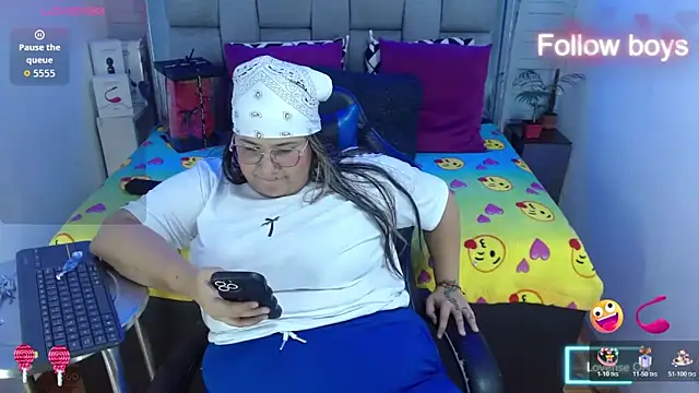 Snapshot of evelin_zaens chatting on October 2025 04:35:02 PM evelin zaens online show from October 2025 04:35:02 PM