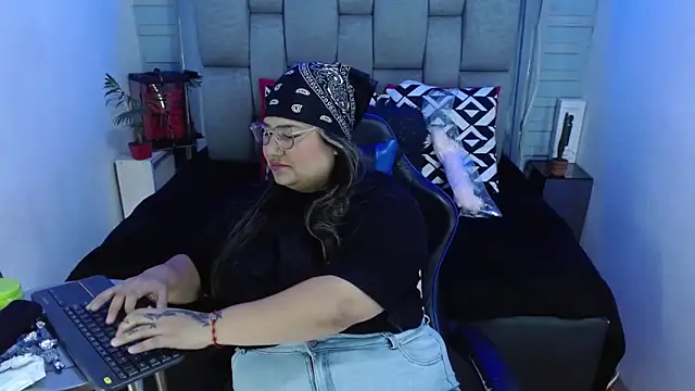 Snapshot of evelin_zaens chatting on November 2025 06:45:01 AM evelin zaens online show from November 2025 06:45:01 AM