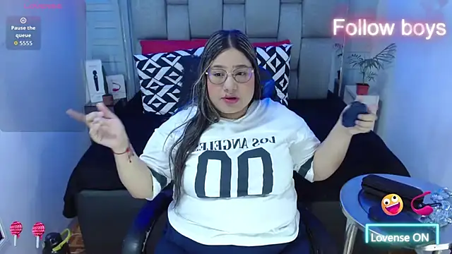 Snapshot of evelin_zaens chatting on November 2025 04:44:02 AM evelin zaens online show from November 2025 04:44:02 AM