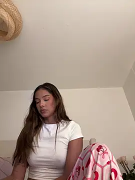 Bella cutte  online show from December 2025 11:10:01 PM