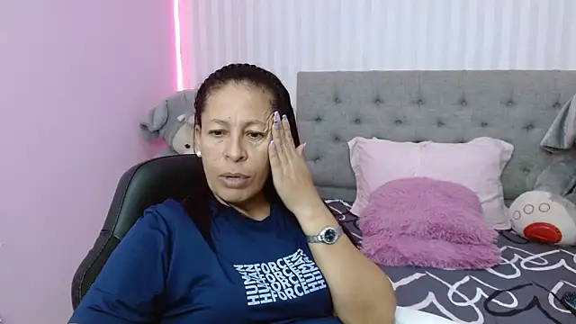 Snapshot of mature_martina chatting on January 2025 10:38:01 PM mature martina online show from January 2025 10:38:01 PM