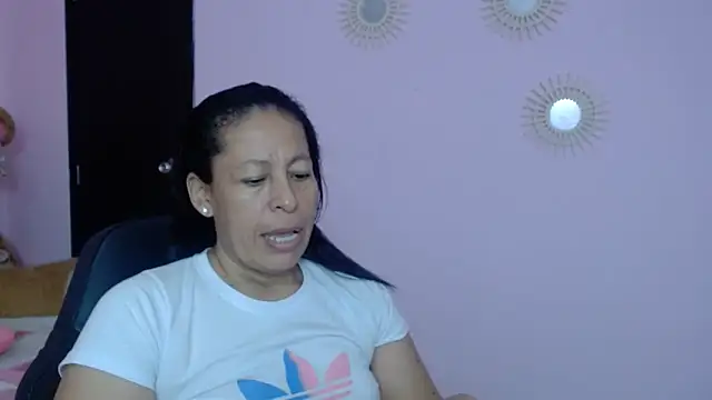 Snapshot of mature_martina chatting on January 2025 10:52:02 PM mature martina online show from January 2025 10:52:02 PM