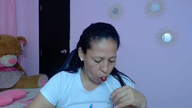 Snapshot of mature_martina chatting on February 2025 02:05:02 AM mature martina online show from February 2025 02:05:02 AM