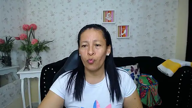 Snapshot of mature_martina chatting on February 2025 10:40:01 PM mature martina online show from February 2025 10:40:01 PM