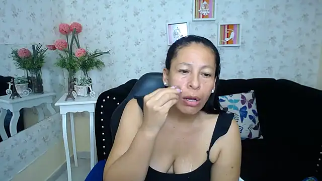 Snapshot of mature_martina chatting on February 2025 05:50:02 AM mature martina online show from February 2025 05:50:02 AM