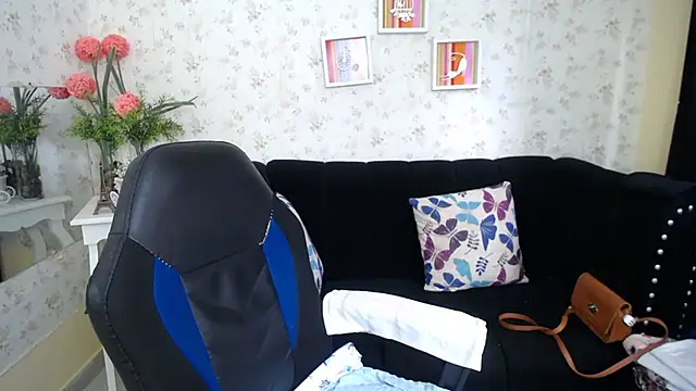 Snapshot of mature_martina chatting on February 2025 06:37:01 PM mature martina online show from February 2025 06:37:01 PM