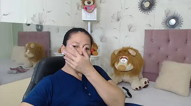 Snapshot of mature_martina chatting on February 2025 06:44:01 PM mature martina online show from February 2025 06:44:01 PM