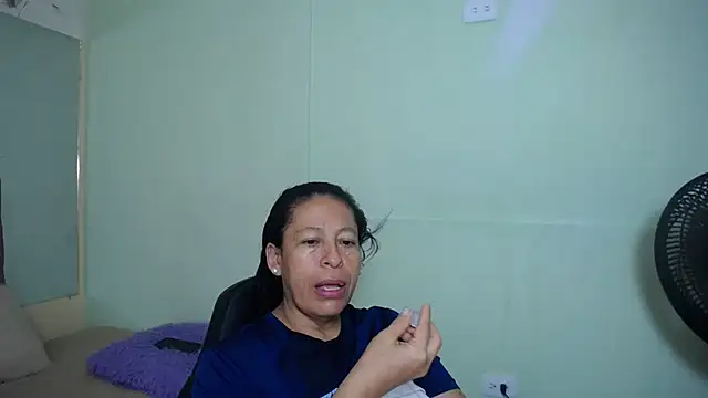 Snapshot of mature_martina chatting on February 2025 05:19:02 AM mature martina online show from February 2025 05:19:02 AM