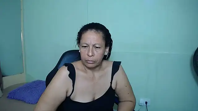 Snapshot of mature_martina chatting on February 2025 10:04:01 AM mature martina online show from February 2025 10:04:01 AM