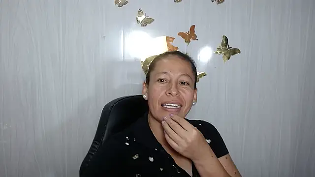 Snapshot of mature_martina chatting on March 2025 01:20:01 PM mature martina online show from March 2025 01:20:01 PM