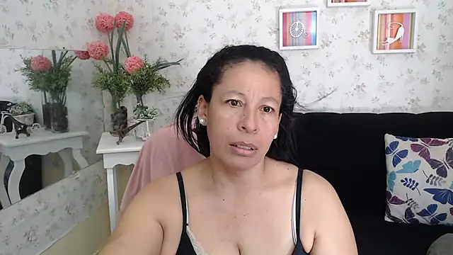 Snapshot of mature_martina chatting on March 2025 06:45:02 PM mature martina online show from March 2025 06:45:02 PM