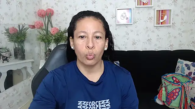 Snapshot of mature_martina chatting on March 2025 12:04:01 PM mature martina online show from March 2025 12:04:01 PM