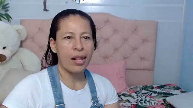 Snapshot of mature_martina chatting on September 2025 10:42:01 PM mature martina online show from September 2025 10:42:01 PM