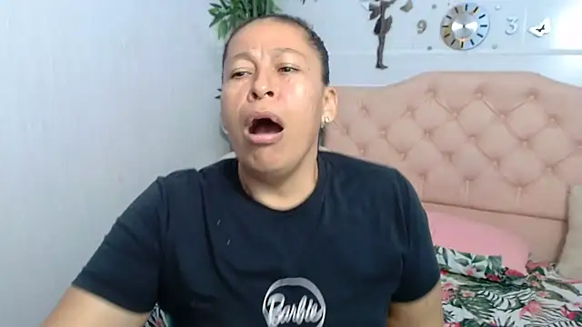 Snapshot of mature_martina chatting on September 2025 10:35:02 PM mature martina online show from September 2025 10:35:02 PM