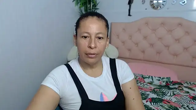 Snapshot of mature_martina chatting on September 2025 11:08:01 PM mature martina online show from September 2025 11:08:01 PM